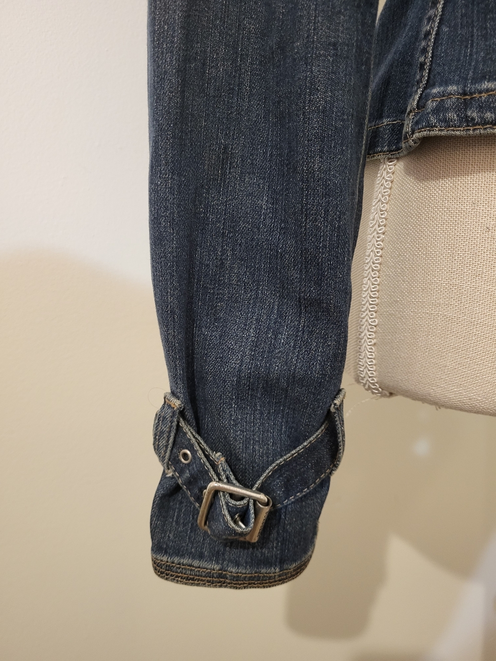 Burberry Faded Blue Slim Denim Jacket Buckled Strap Detail On Cuffs Western Bike - Picture 6 of 12